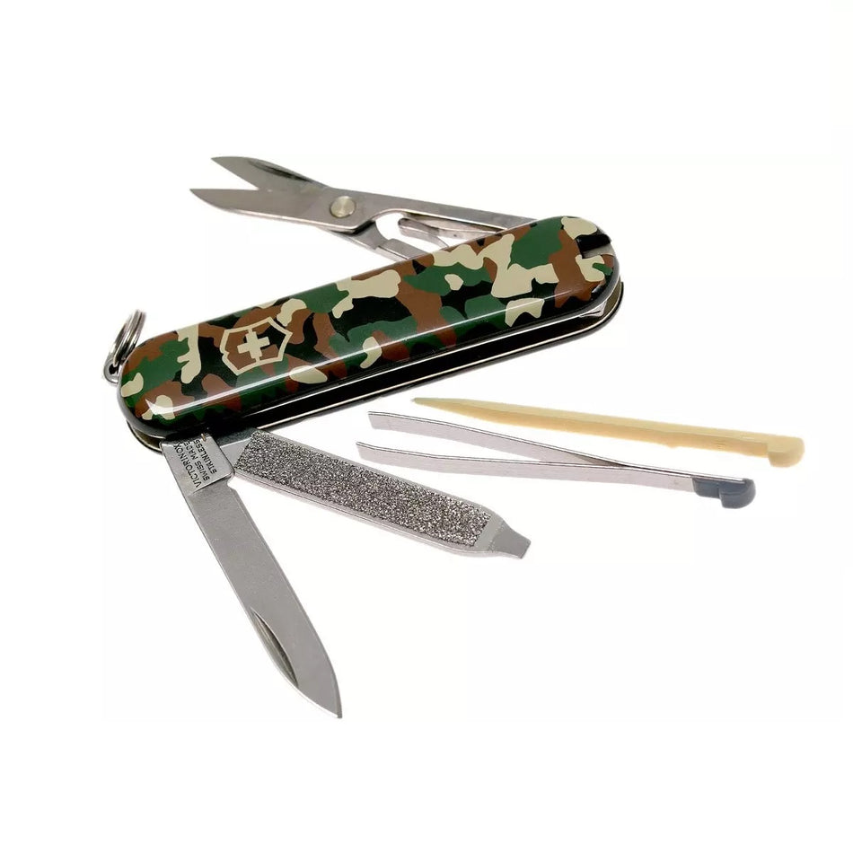 Navaja Classic SD 7 Usos Camouflage Verde Victorinox
